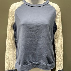 Soft, Long sleeve top with lace sleeves Size small